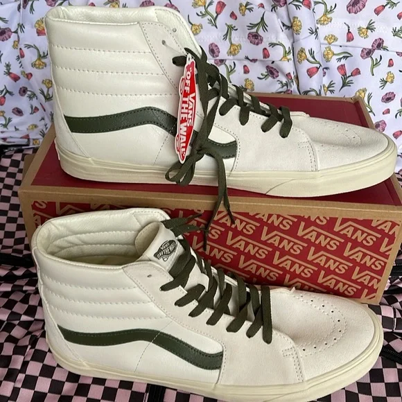 Vans Women’s Sk8-Hi
Vintage Pop Marshmallow/True White 
VN0A4BVTR2S
Sneakers - Picture 3 of 16